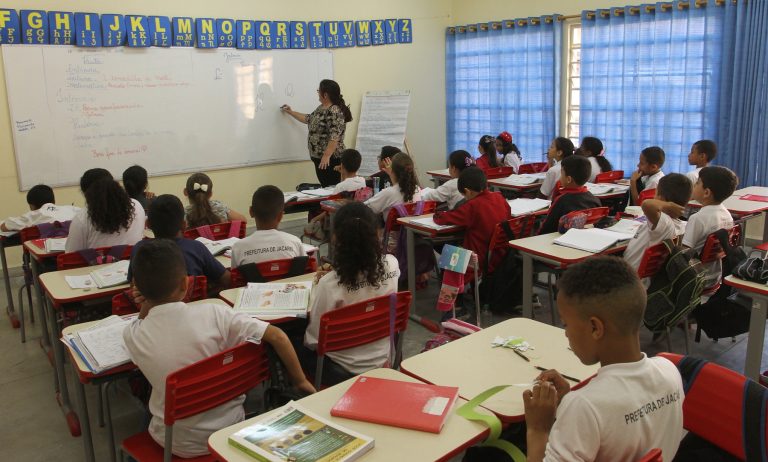 Secretaria de Educação de Jacareí faz pesquisa sobre volta às aulas presenciais