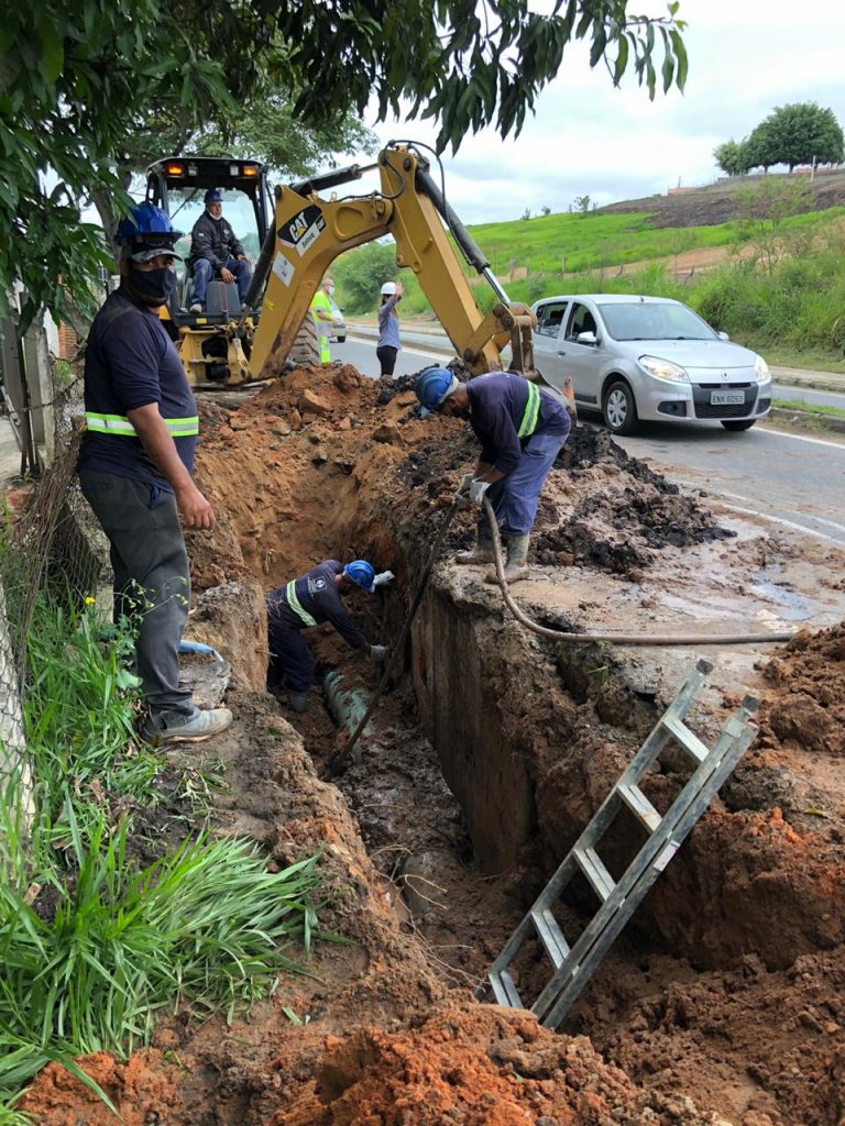 Rompimento de adutora deixa bairros de Jacareí sem água