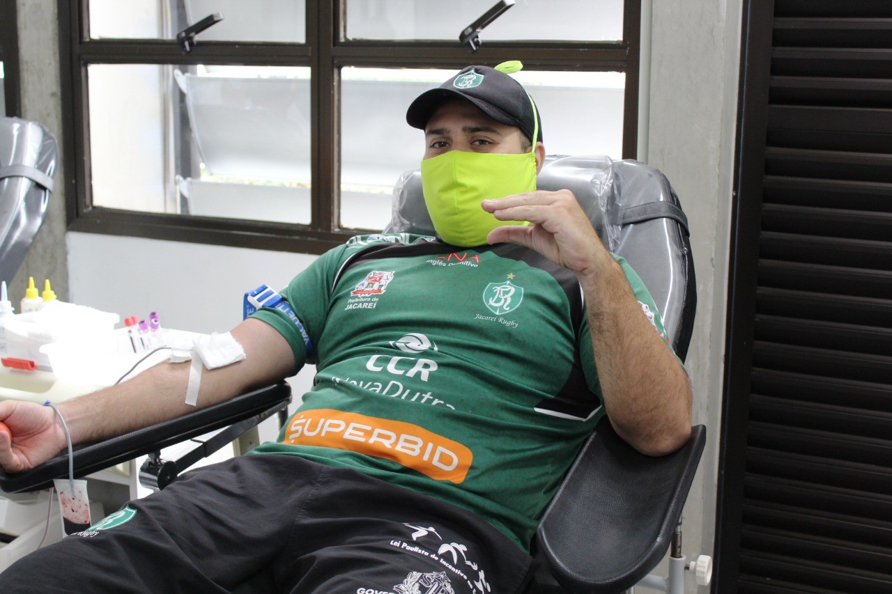 Atletas do rugby se unem para doar sangue e aumentar estoque no hemocentro