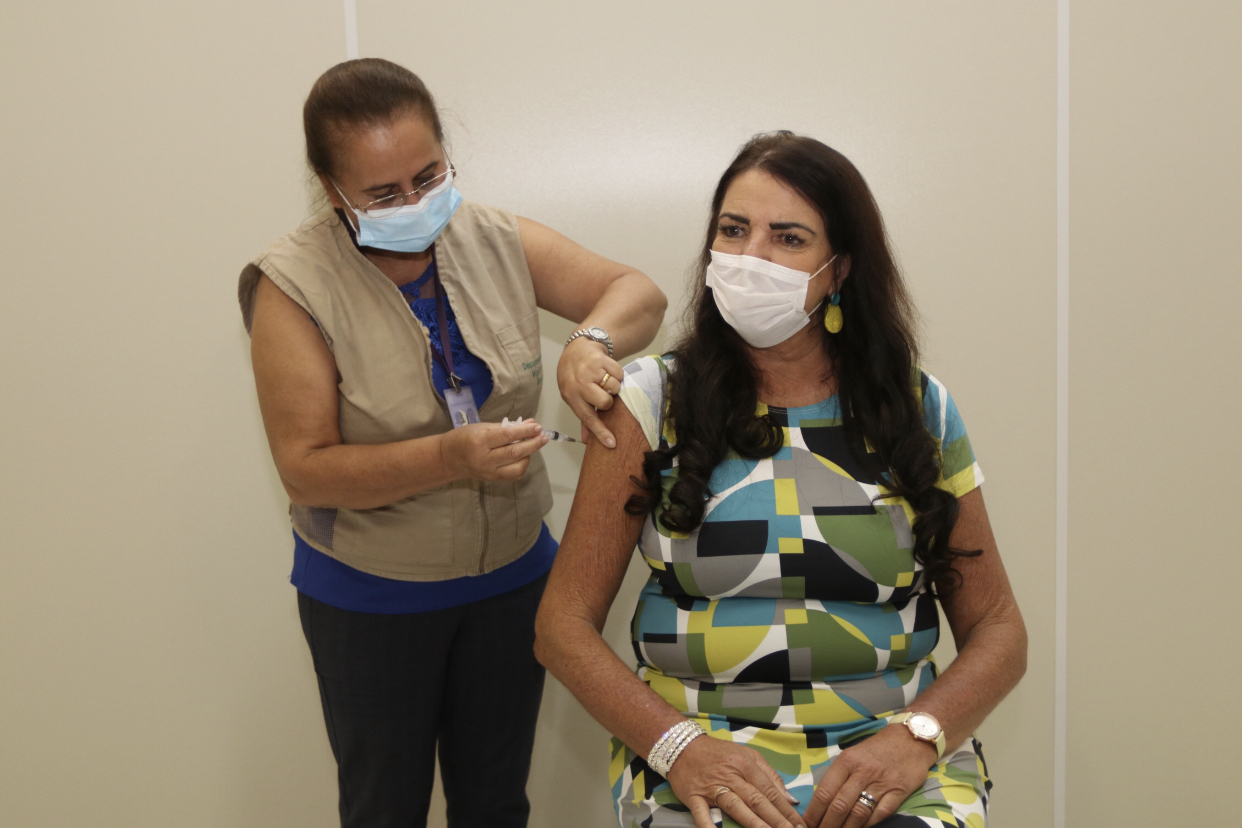 Jacareí recebe 3 mil doses da Coronavac e inicia campanha de vacinação contra a Covid-19