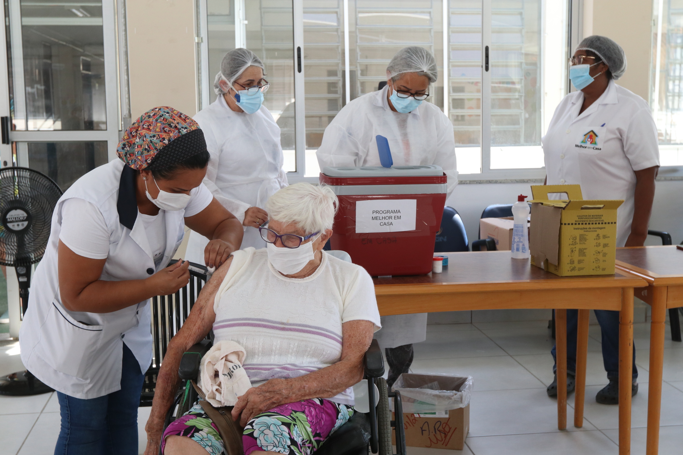 Mais de 120 idosos residentes em asilos de Jacareí são vacinados contra COVID-19