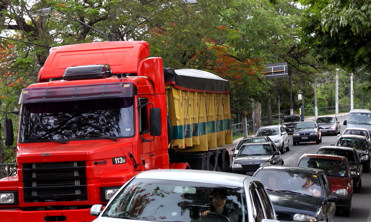 Rota de cargas pesadas diminui em 51% o trânsito de caminhões na cidade