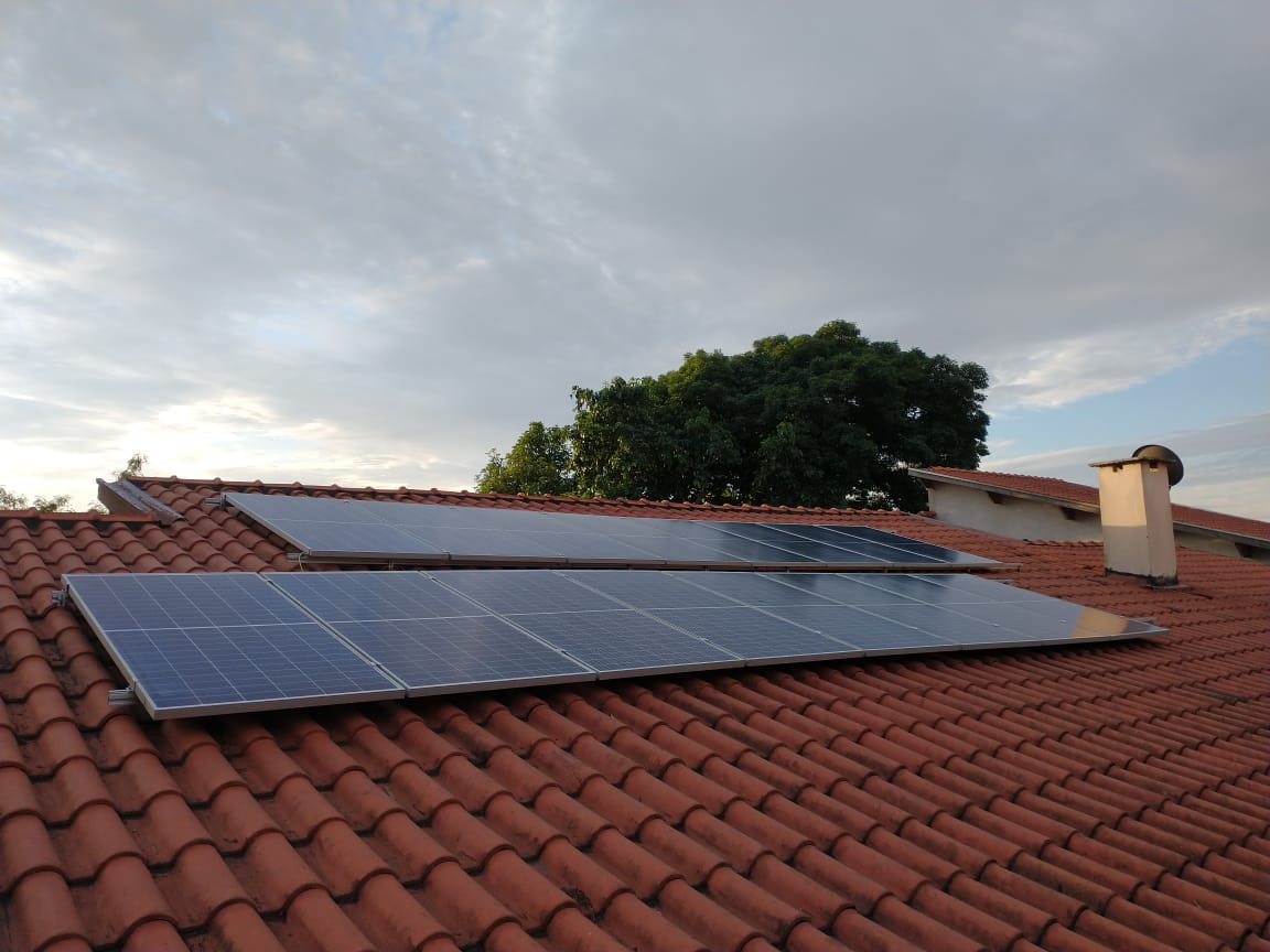 Grupo de estudantes de Jacareí desenvolvem sistema de energia solar para Hospital São Francisco