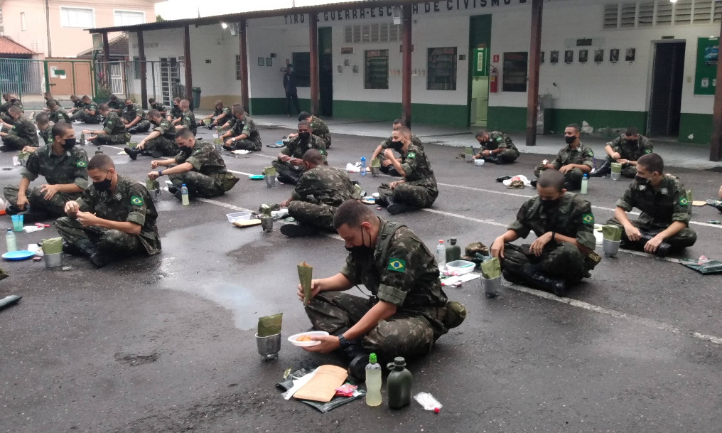 Tiro de Guerra de Jacareí realiza instrução sobre ração utilizada em combate