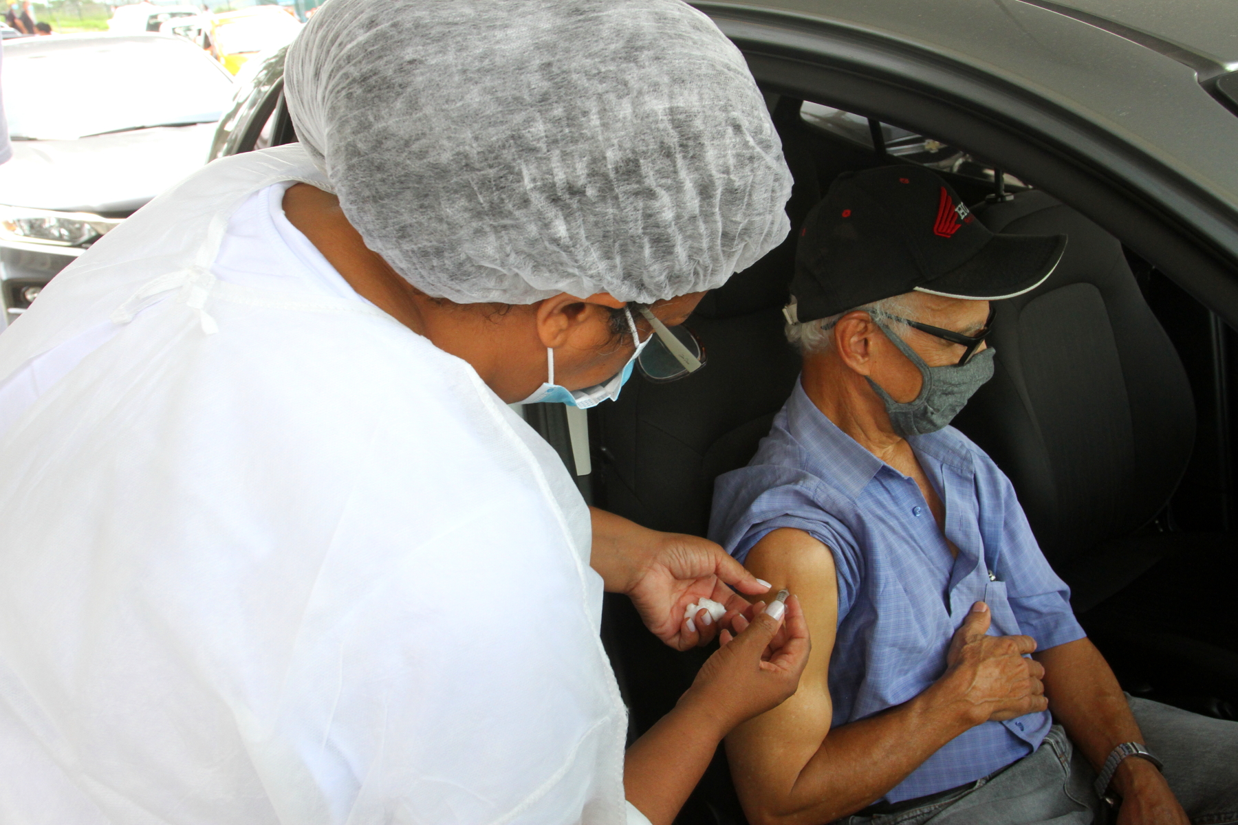 Jacareí recebe novo lote de vacinas e retoma vacinação contra a Covid-19 em idosos de 67 e 68 anos nesta quarta-feira