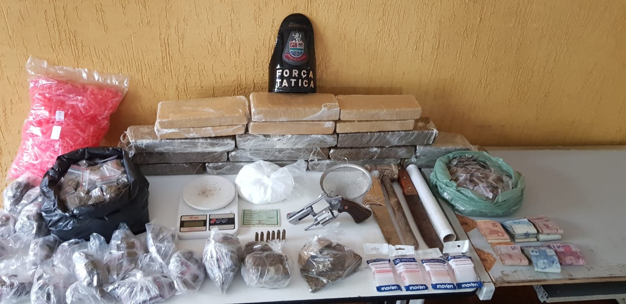 Trio é preso por tráfico de drogas e porte ilegal de arma em Jacareí