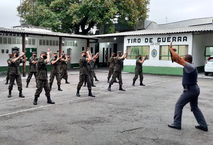 Guarda Municipal de Jacareí ministra treinamento aos atiradores do Tiro de Guerra