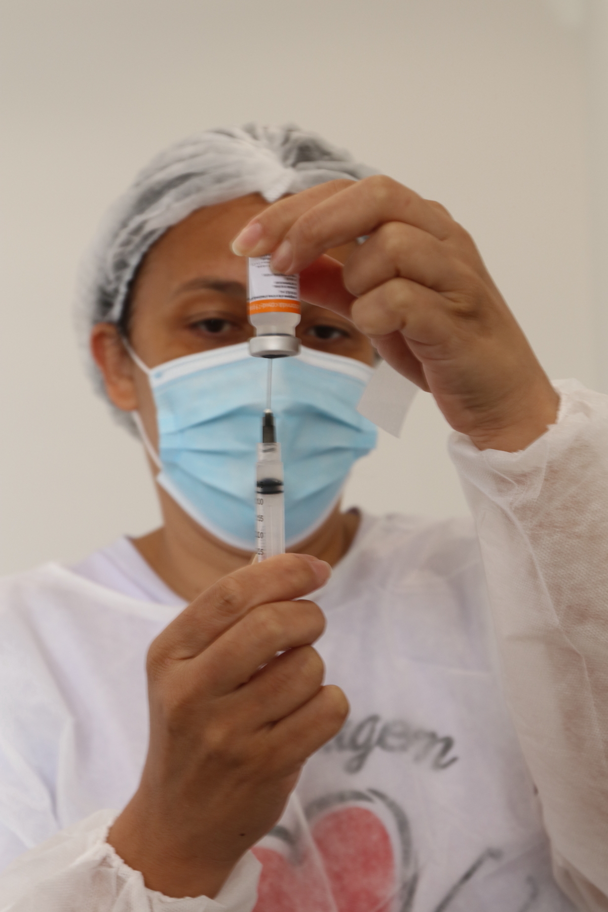 Idosos de 64 anos recebem segunda dose da vacina contra Covid-19 na quarta-feira em Jacareí