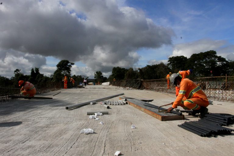 Obras na terceira ponte já interligam as avenidas Malek Assad e Castelo Branco