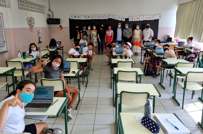 Técnicos da Finlândia visitam escolas municipais de Jacareí