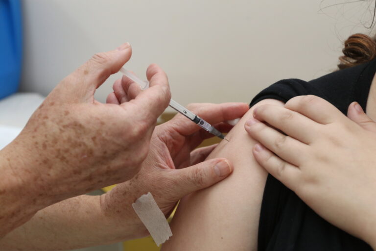 Nova chance! Jovens de 12 a 17 anos podem tomar a vacina neste sábado em Jacareí e cidade também aplica segunda dose e dose de reforço