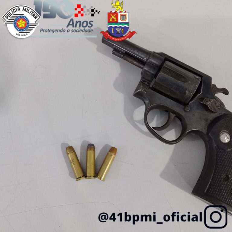 Dupla é presa por porte ilegal de arma em Jacareí