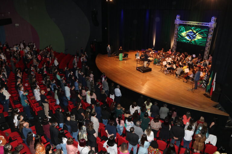 Jacareí faz homenagem aos profissionais de saúde que estão na linha de frente no combate à Covid-19