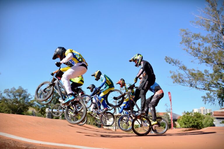 Três atletas de Jacareí conquistam o título brasileiro de Bicicross