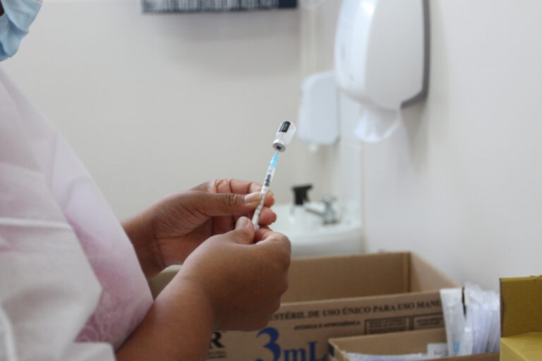 Jacareí segue com vacinação contra a COVID-19 para toda população acima de 12 anos nesta quarta e quinta-feira