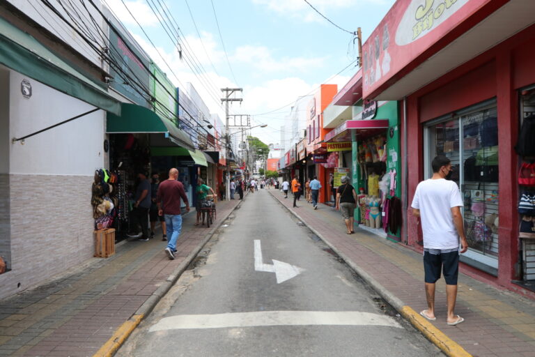 Compras de Natal: Rua Acrísio Santana será fechada a partir deste sábado