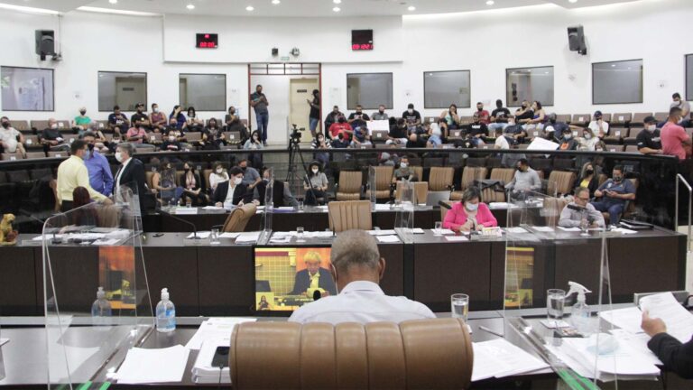 Câmara aprova restrição de horário para funcionamento de adegas em Jacareí