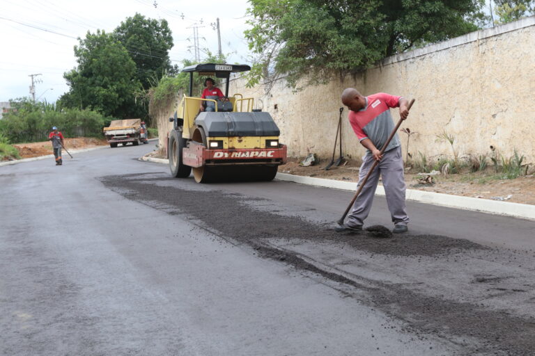 Fim da poeira! Rua Distrito Federal recebe obras de pavimentação e drenagem