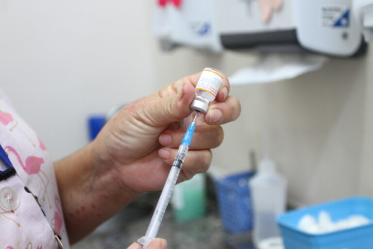 Crianças de 6 a 11 anos, sem comorbidades, podem se vacinar neste sábado em Jacareí