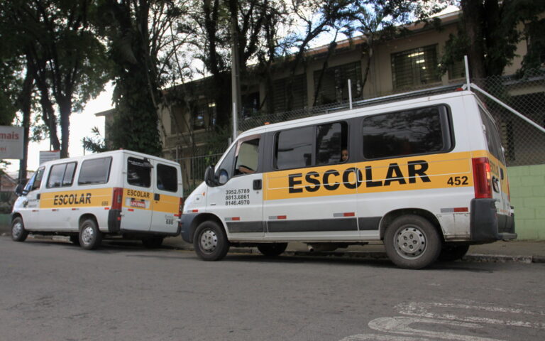 Jacareí divulga alvarás que estão regularizados no transporte escolar do município
