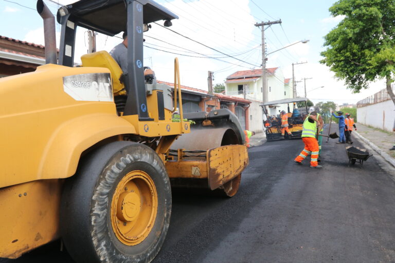 Região central de Jacareí recebe asfalto novo em diversas vias