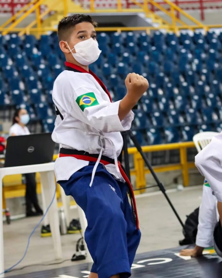 Atletas de Jacareí conquistam vaga na seleção brasileira de taekwondo