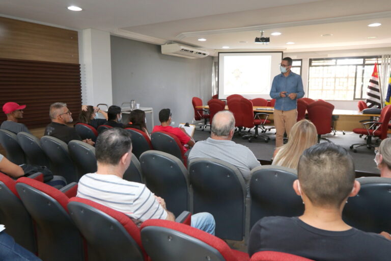 Jacareí ministra curso de boas práticas na comercialização de pescados