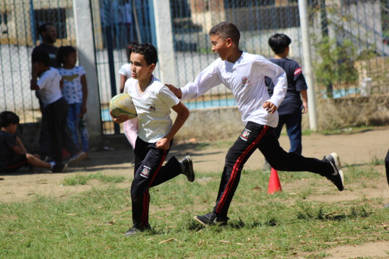 Rugby é ferramenta de educação nas escolas de ensino integral de Jacareí