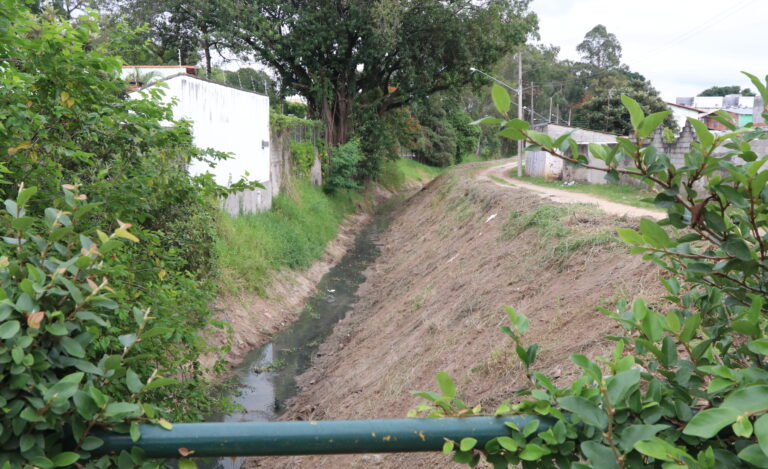 Obras nos imóveis particulares vizinhos à vala do Jardim Siesta estão permitidas