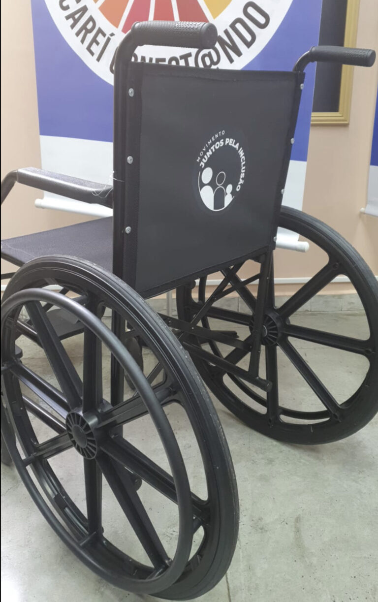 Jacareí ganha cadeira de rodas por participação em projeto inclusivo