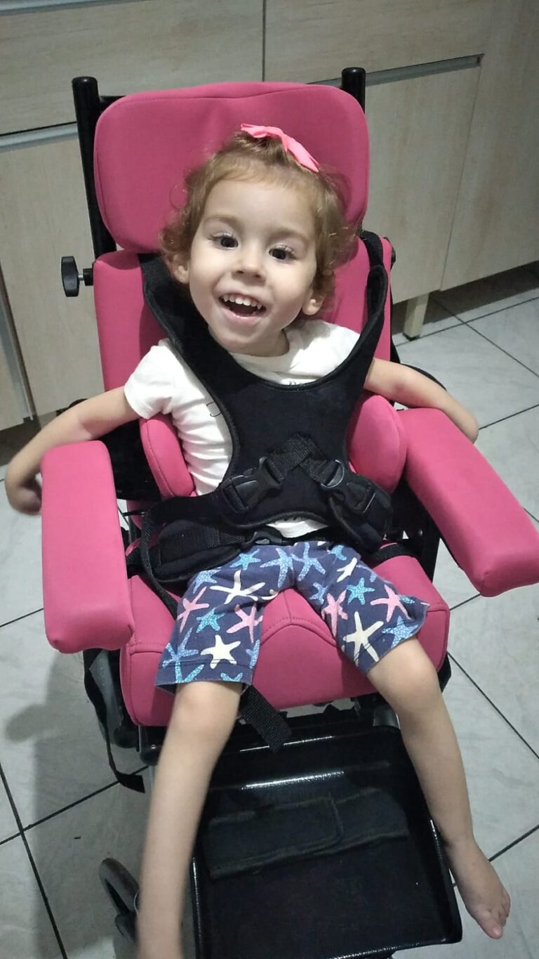 Todos pela Alice: Família faz campanha de arrecadação de latinhas para custear tratamento de paralisia cerebral