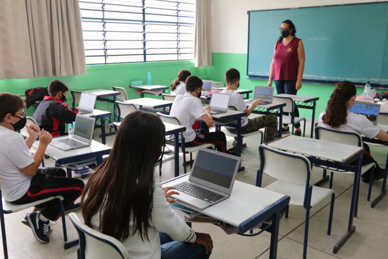 Jacareí oferece curso de Robótica para alunos municipais