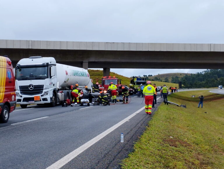 Defesa Civil e Guarda Municipal de Jacareí participam de simulado na Rodovia Carvalho Pinto