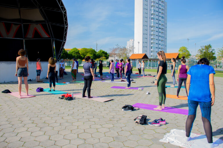 Yoga no Parque traz aulas gratuitas às quartas-feiras