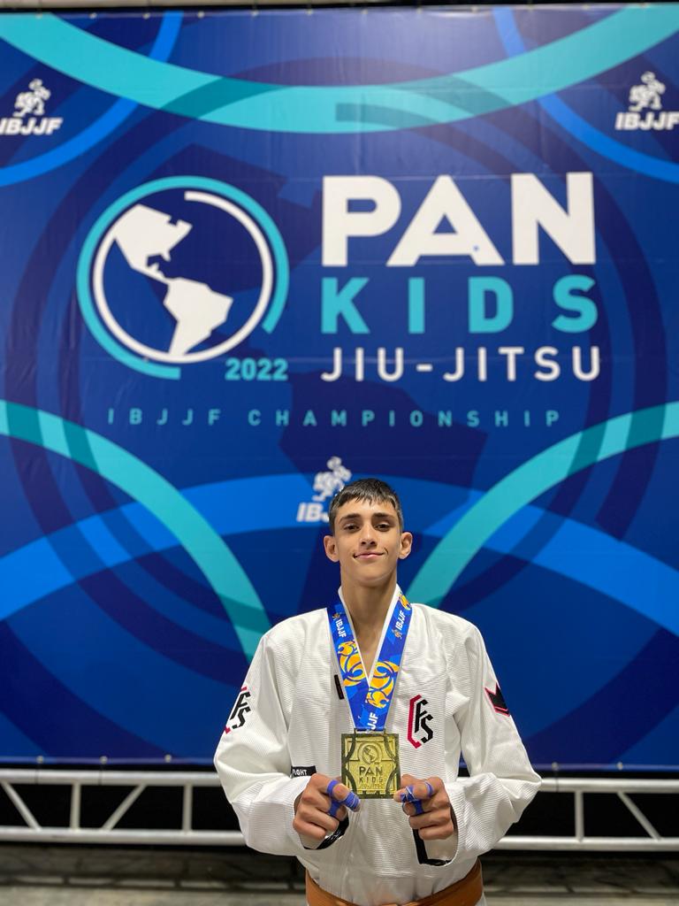 Atleta de Jacareí vence campeonato Pan Kids de Jiu-Jitsu nos Estados Unidos