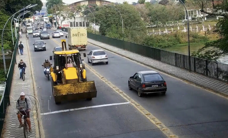 Retroescavadeira furtada em Igaratá é recuperada em Jacareí por meio de imagens do COI