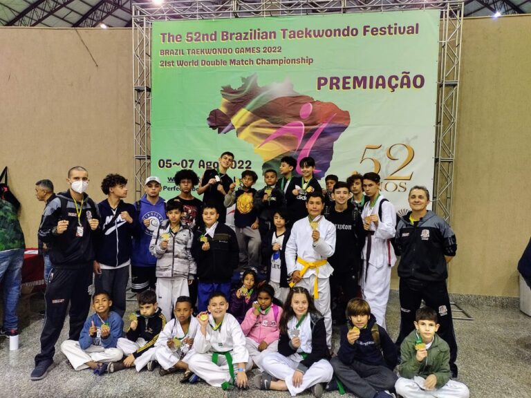 Equipe jacareiense de taekwondo conquista 24 medalhas em campeonato