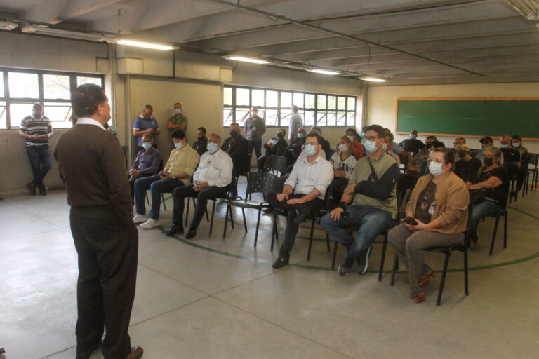 Jacareí apresenta obras de drenagem no Jd. Luiza e assina abertura de licitação