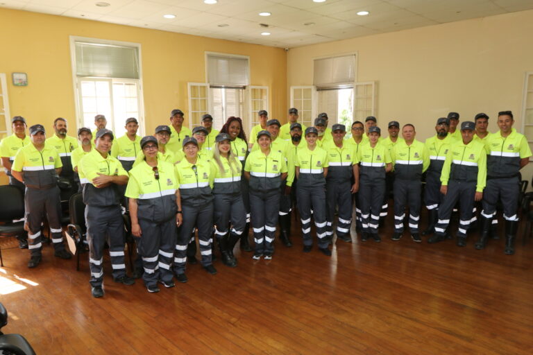 Agentes de Mobilidade Urbana de Jacareí recebem novos uniformes