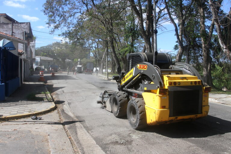 Ruas da região central passam por recapeamento