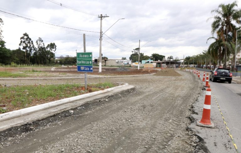 Nova rotatória da Av. Eng. Davi Monteiro Lino começa a ser asfaltada na segunda-feira