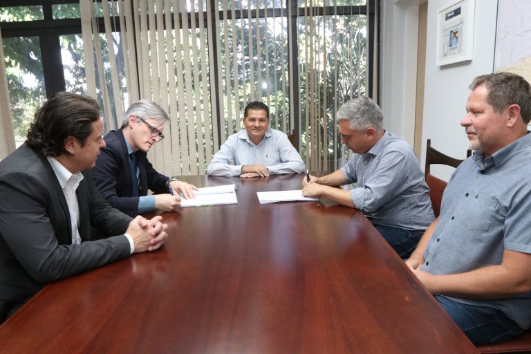 Jacareí e Parque Tecnológico de São José dos Campos assinam parceria operacional e estratégica para o Centro de Inovação e Empreendedorismo