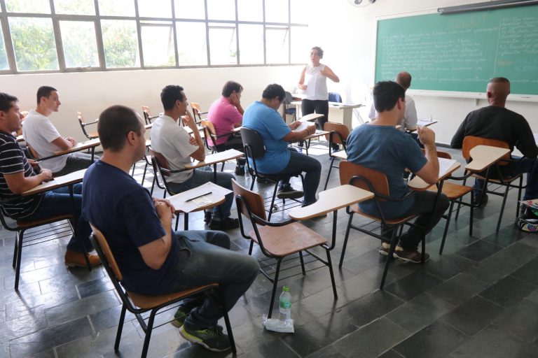 Jacareí publica edital de Concurso Público para 3 vagas de níveis Médio e Superior