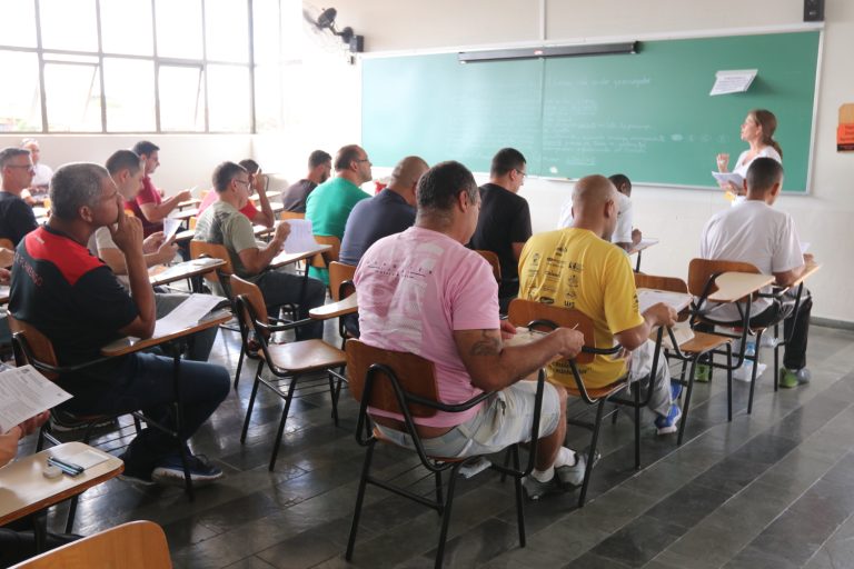 Jacareí abre concurso público para 44 vagas de Ensino Médio e Superior