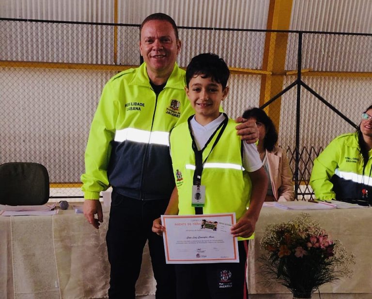 Alunos participam de formatura e se tornam Agente de Trânsito Mirim em Jacareí