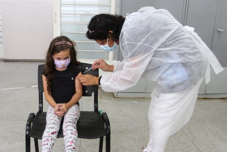 Jacareí amplia vacinação contra a Covid-19 para crianças de 6 meses a 2 anos