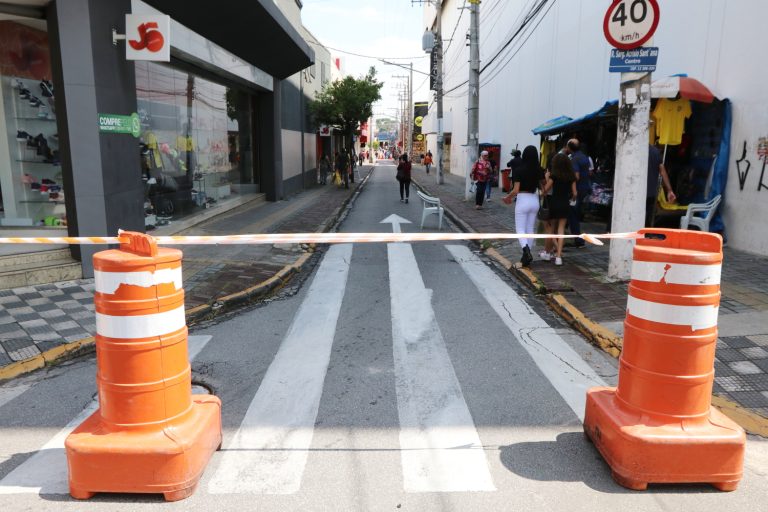 Rua Sargento Acrísio Santana é fechada a partir desta segunda-feira