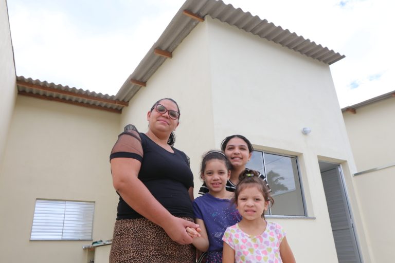 Casas para moradores cadastrados em programa habitacional são entregues nesta quarta-feira em Jacareí