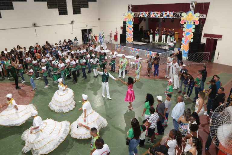 Hoje tem Encontro de Baterias e Concurso da Corte do Carnaval em Jacareí