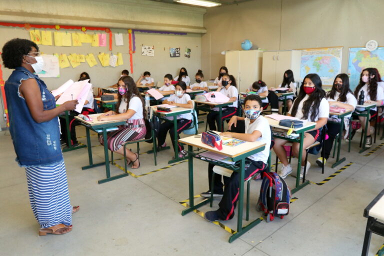 Rede Municipal de Jacareí se prepara para a volta às aulas